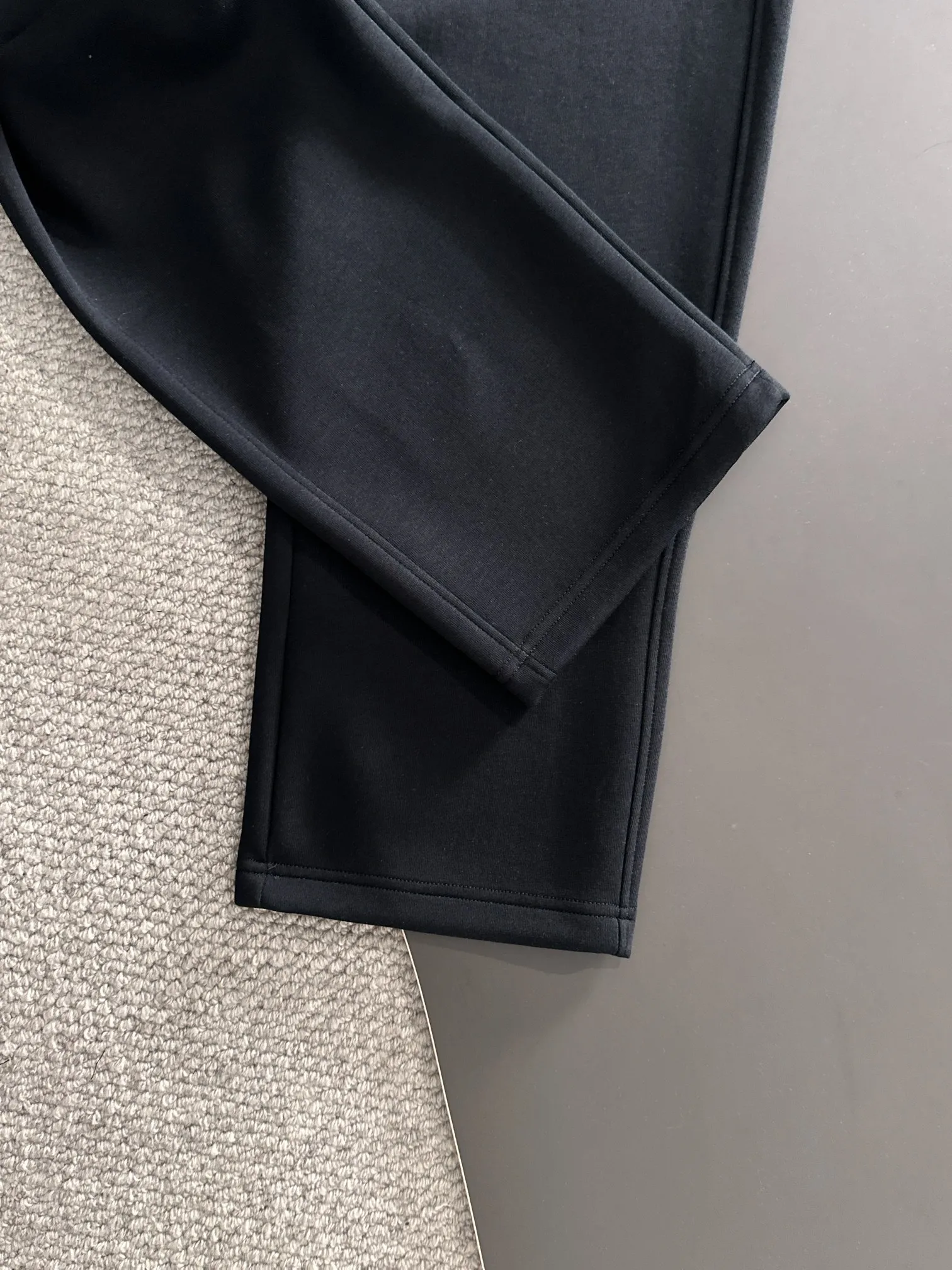 P310 Chrome Hearts* (exclusive quality in the market) hot style 2꯭0꯭2꯭5 new autumn pants original ⌚️ high version Chrome Hearts The fabric is made of 380g high-density double-sided Chinese custom fabric. It does not deform or shrink. The three-dimensional drape is amazing. Process introduction: front and back burnt appliqué embroidery. Customized hardware accessories. Color: black SIZE: M-XXXL